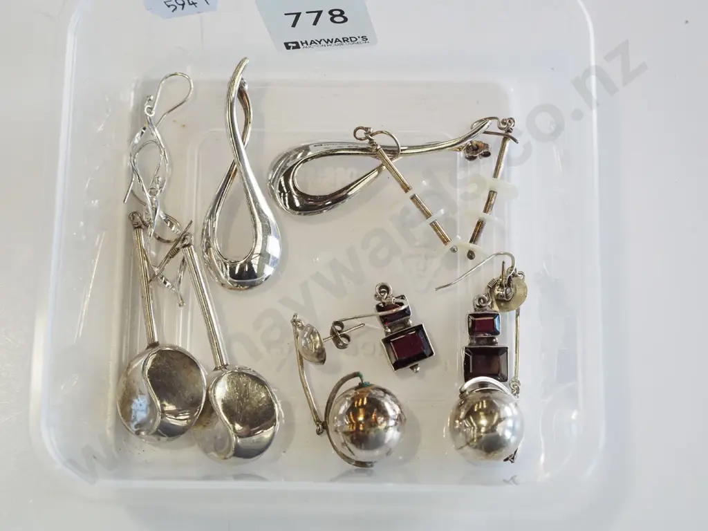 tray of  earrings - sterling silver Image 1++