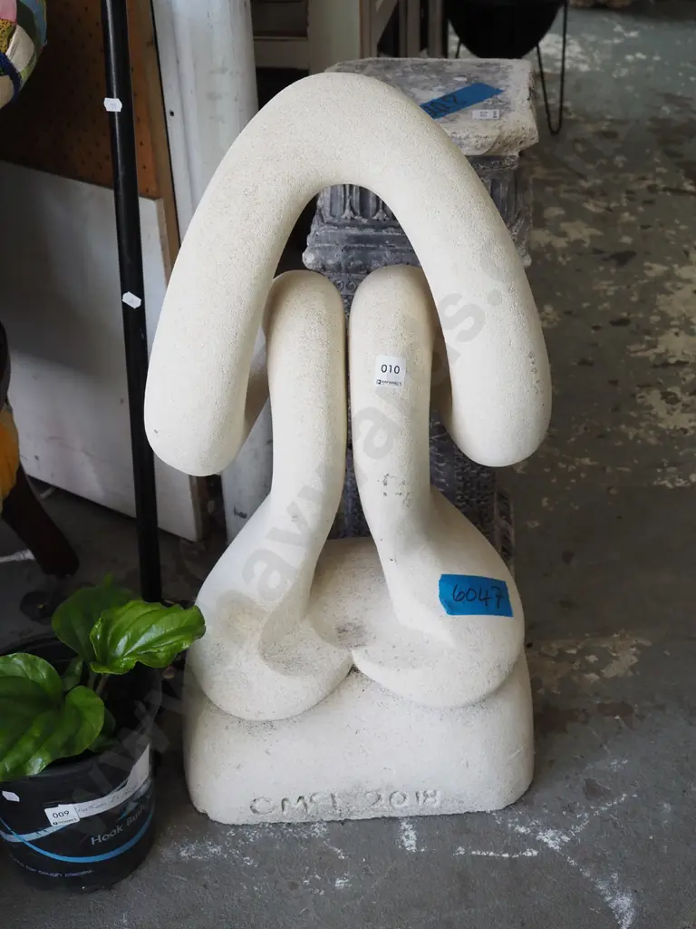 carved Oamaru stone garden ornament H690 Image 1++
