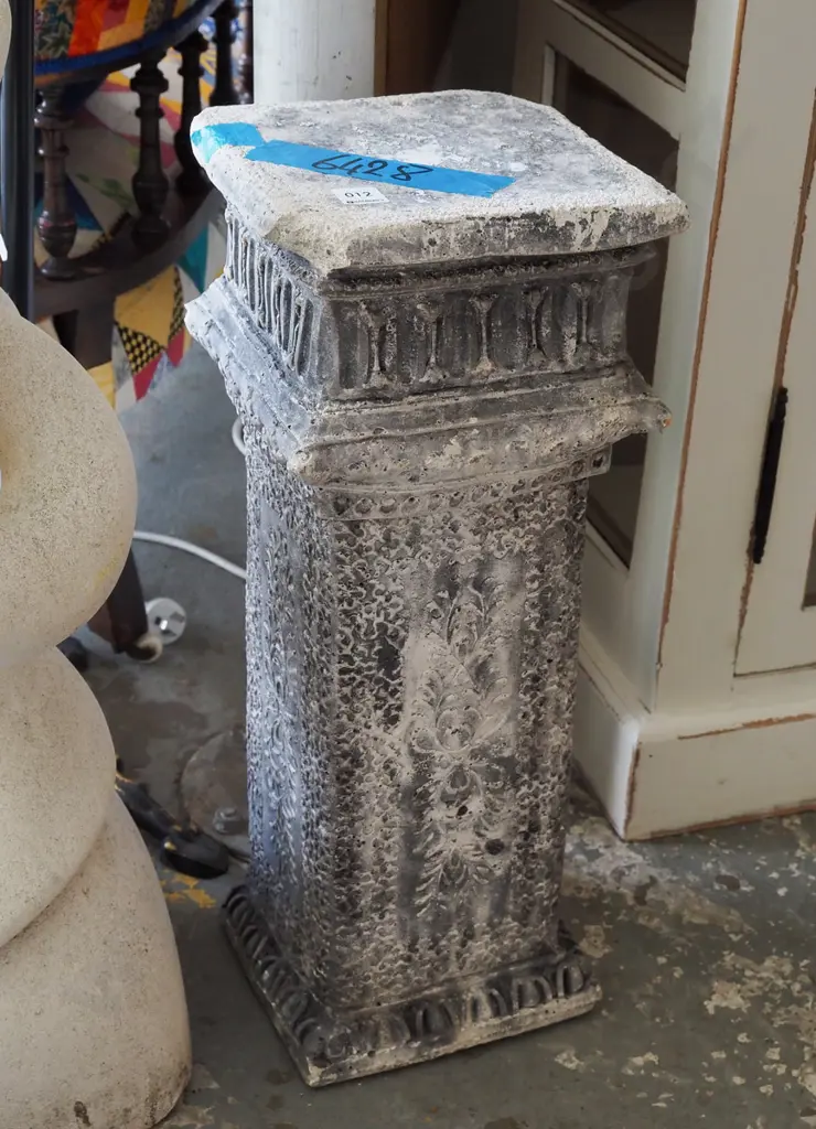 concrete garden plinth H580 Image 1++