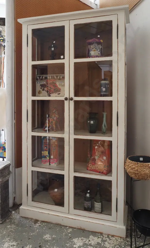 large cedar and distressed painted 2 door display cabinet H2130 W1145 D390 Image 1++
