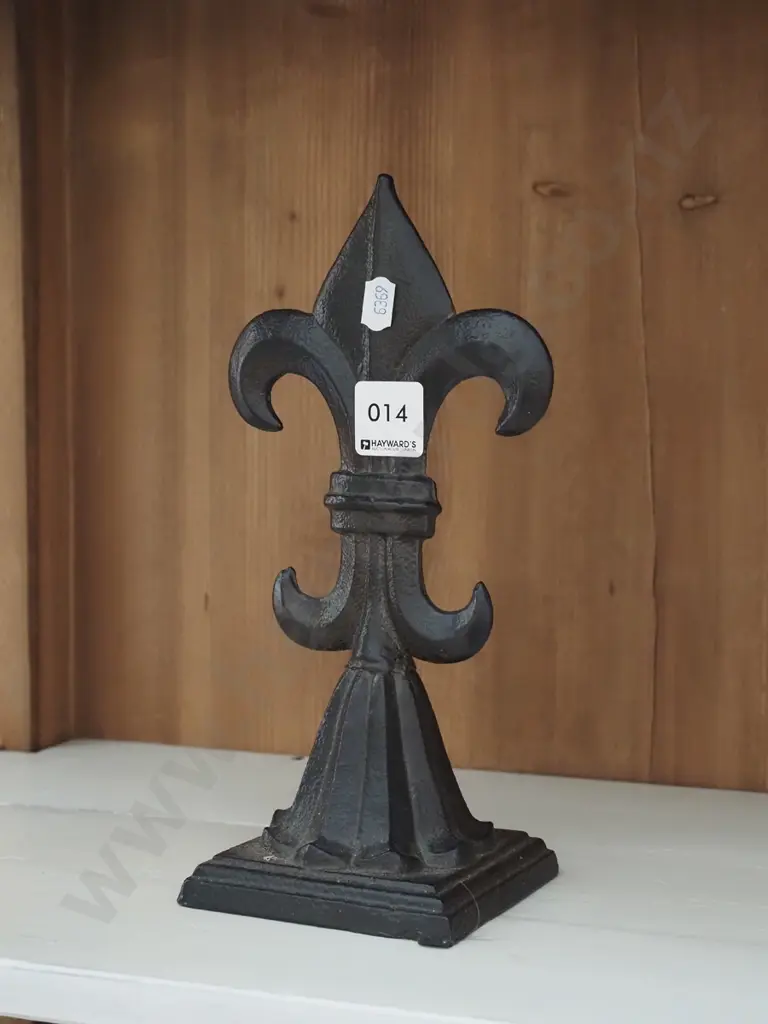 cast iron finial H240 Image 1++