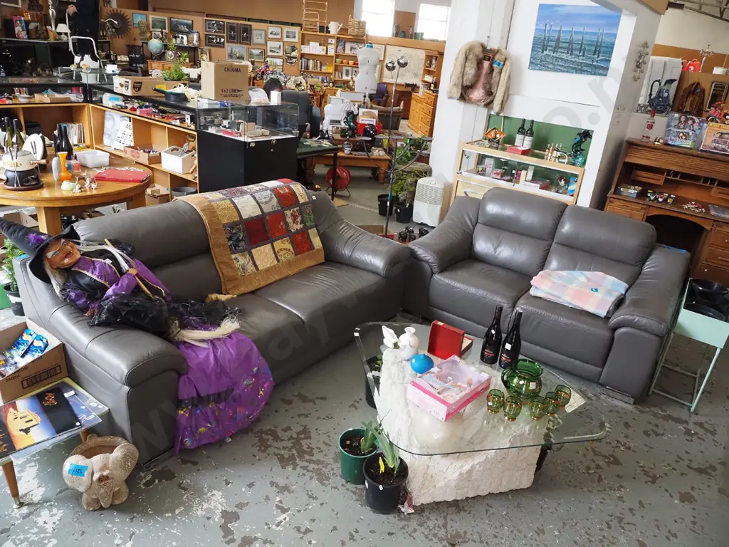 contemporary grey leather 2 piece lounge - 3seater, 2 seater - excellent condition Image 1++