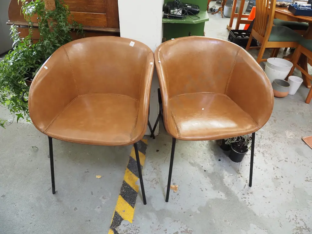 2x brown vinyl reception chairs - some wear to upholstery Image 1++