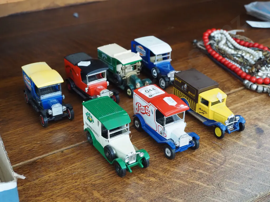 7x toy model vehicles Image 1++