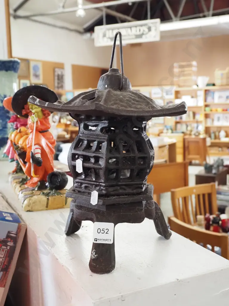 Asian cast iron candle lantern H240 Image 1++