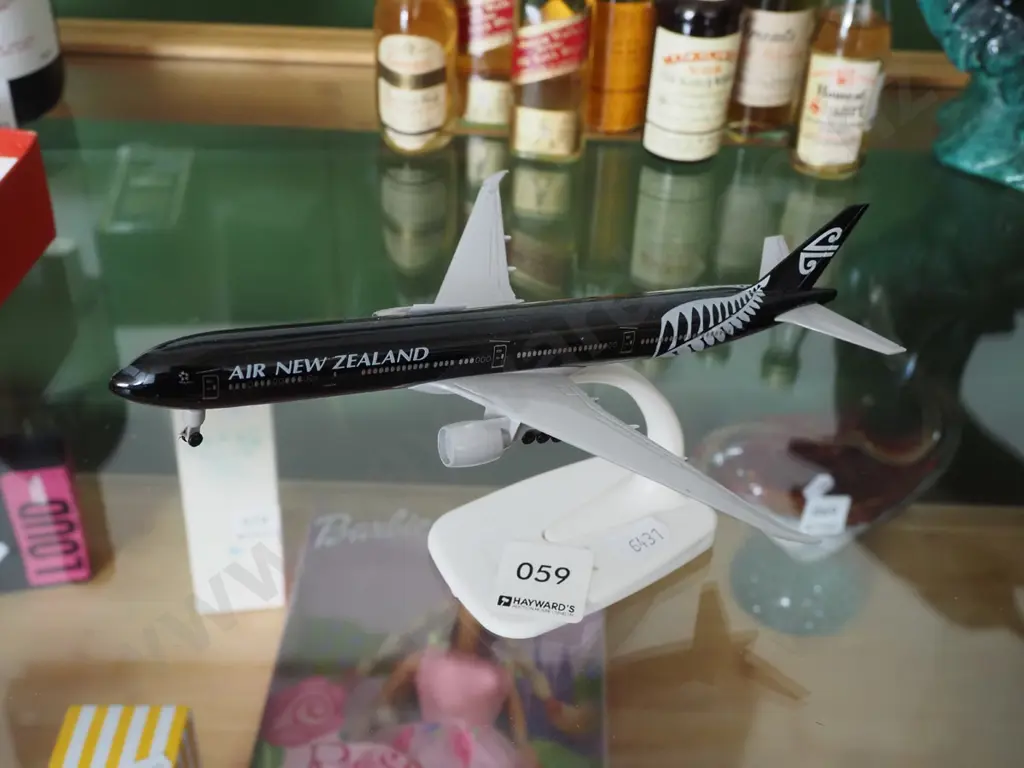 diecast model of Air NZ plane Image 1++