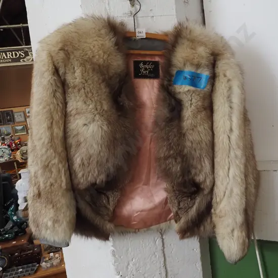 ladies fur coat - size unknown