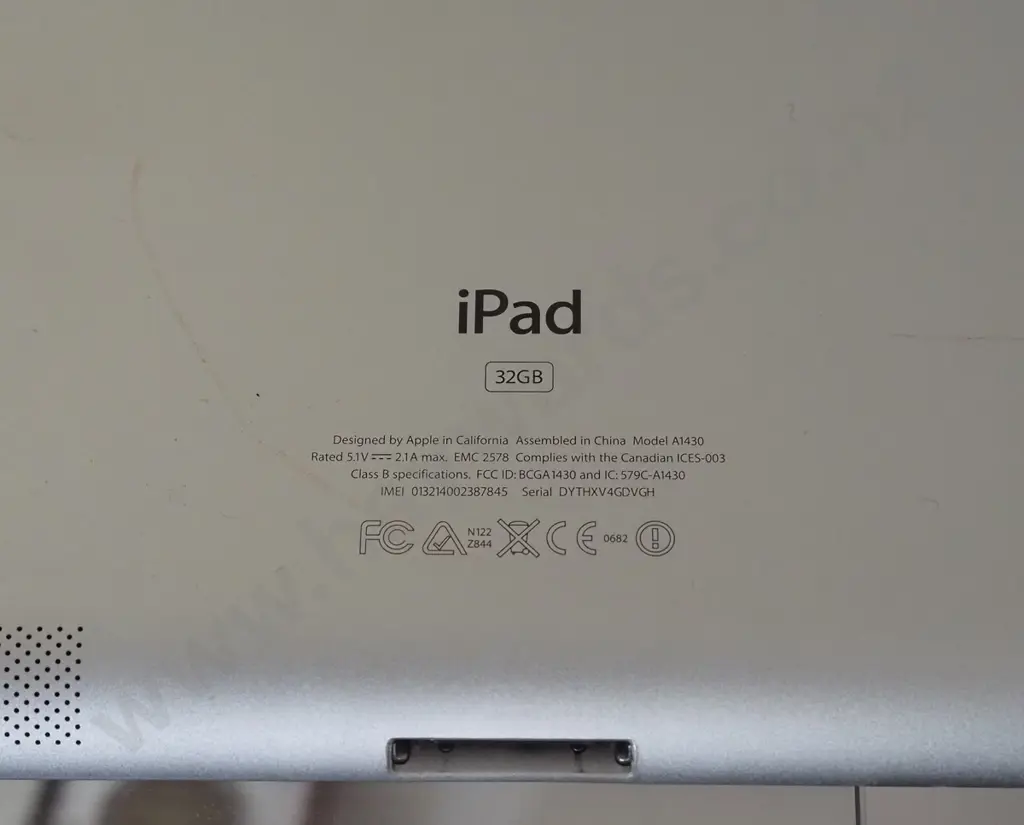 apple ipad - 32gb - no charger Image 1++