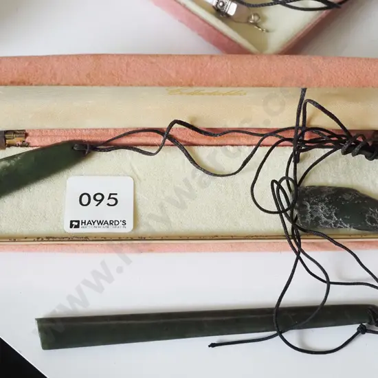 2x pounamu pendants, pounamu pieces