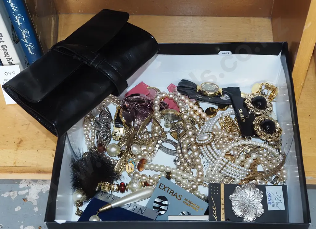 box; watches, clutch purse, costume jewellery etc Image 1++