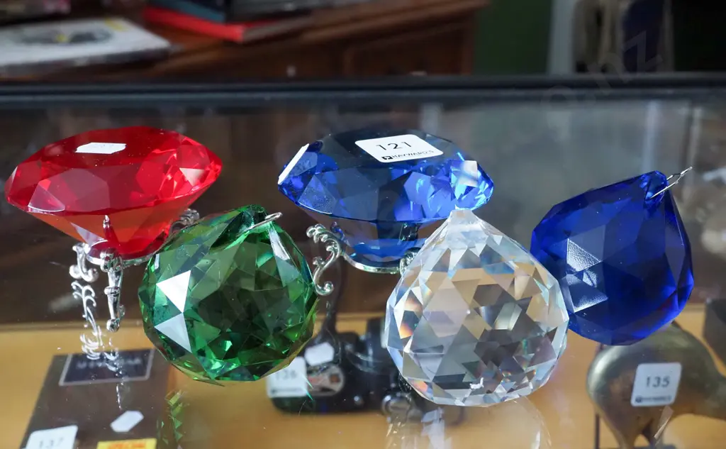 cut coloured and clear glass ornaments, stands Image 1++