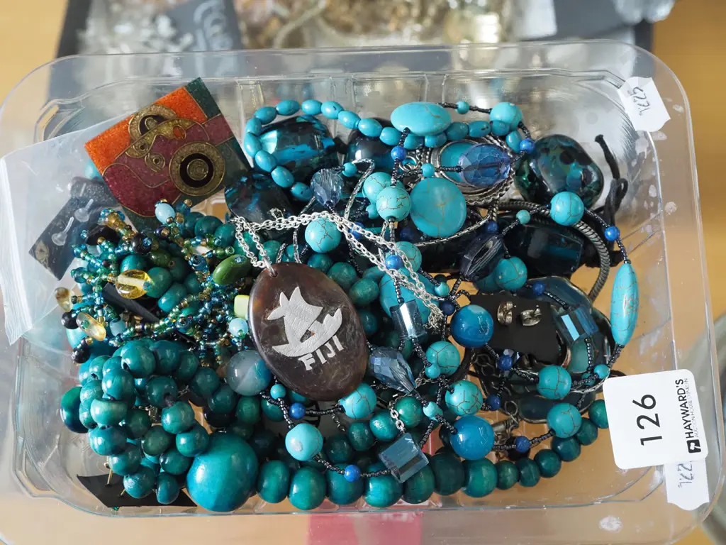 tray of costume jewellery Image 1++