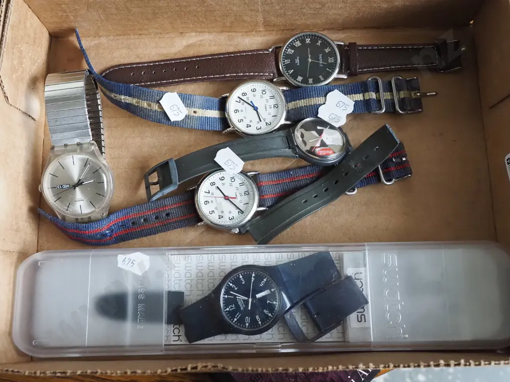 box of various wristwatches - some have broken straps Image 1++
