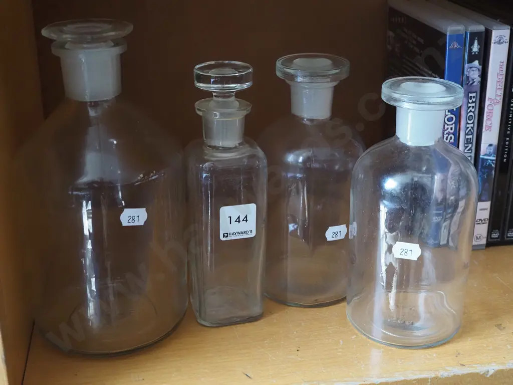 4x apothecary bottles Image 1++