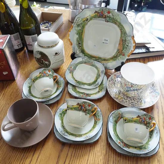 Addlerly Ware hunting scene trios, plates etc