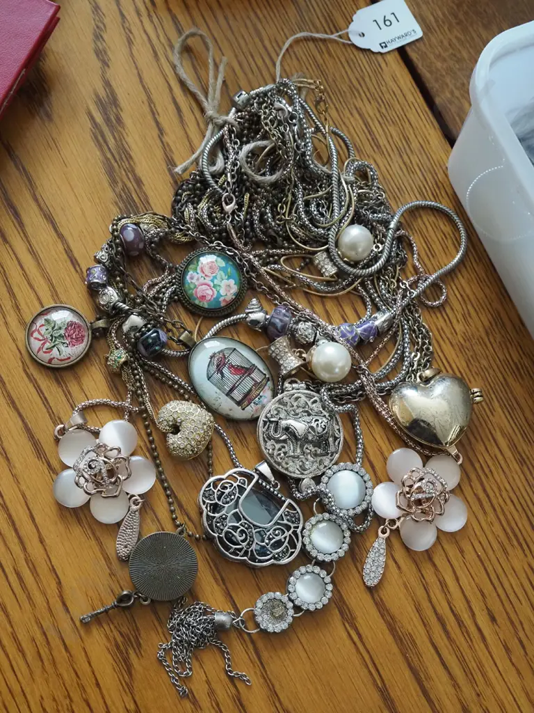 costume jewellery necklaces Image 1++