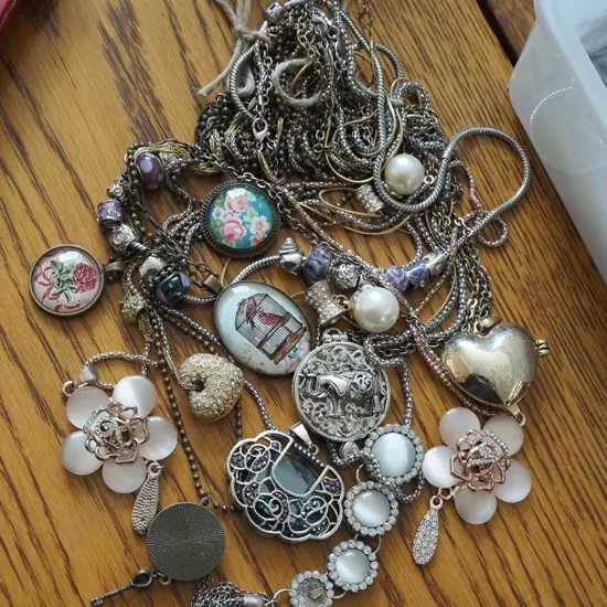 costume jewellery necklaces