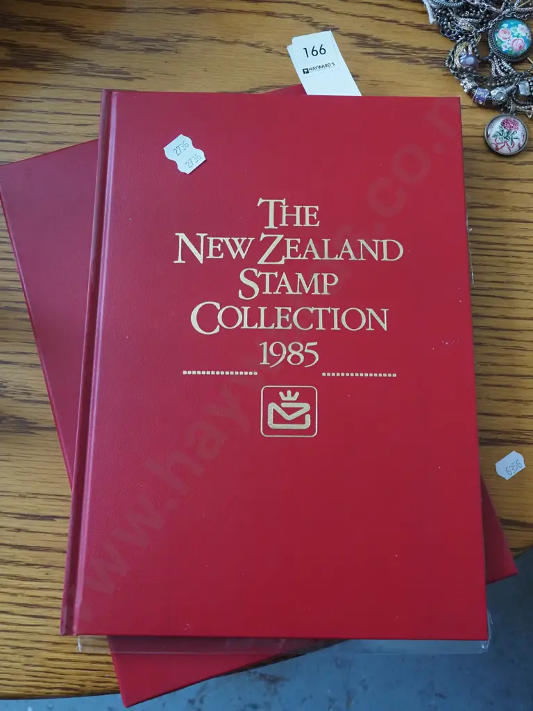2x stamp albums Image 1++