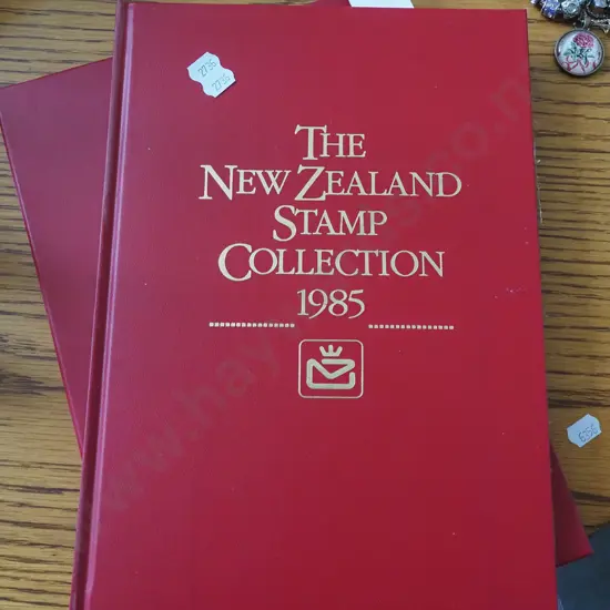 2x stamp albums