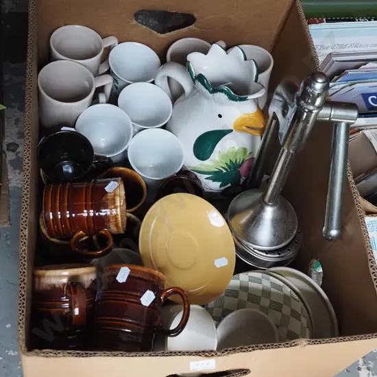 box; coffee cups, orange squeezer etc