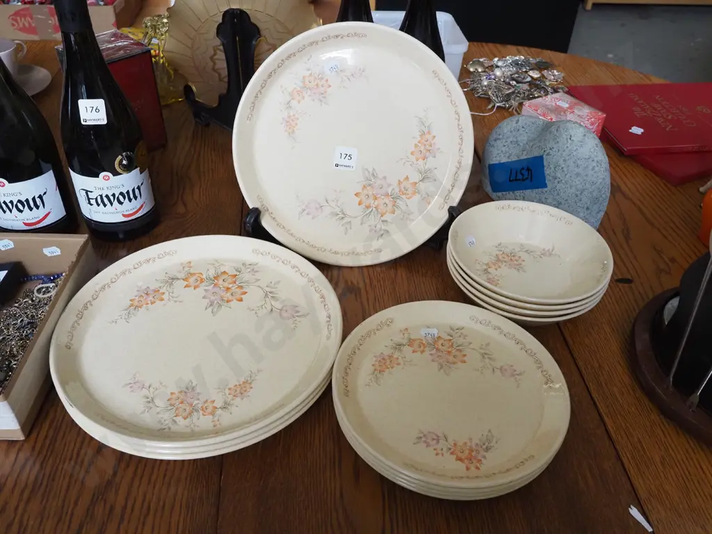 Crown Lynn Fantasia plates and bowls Image 1++