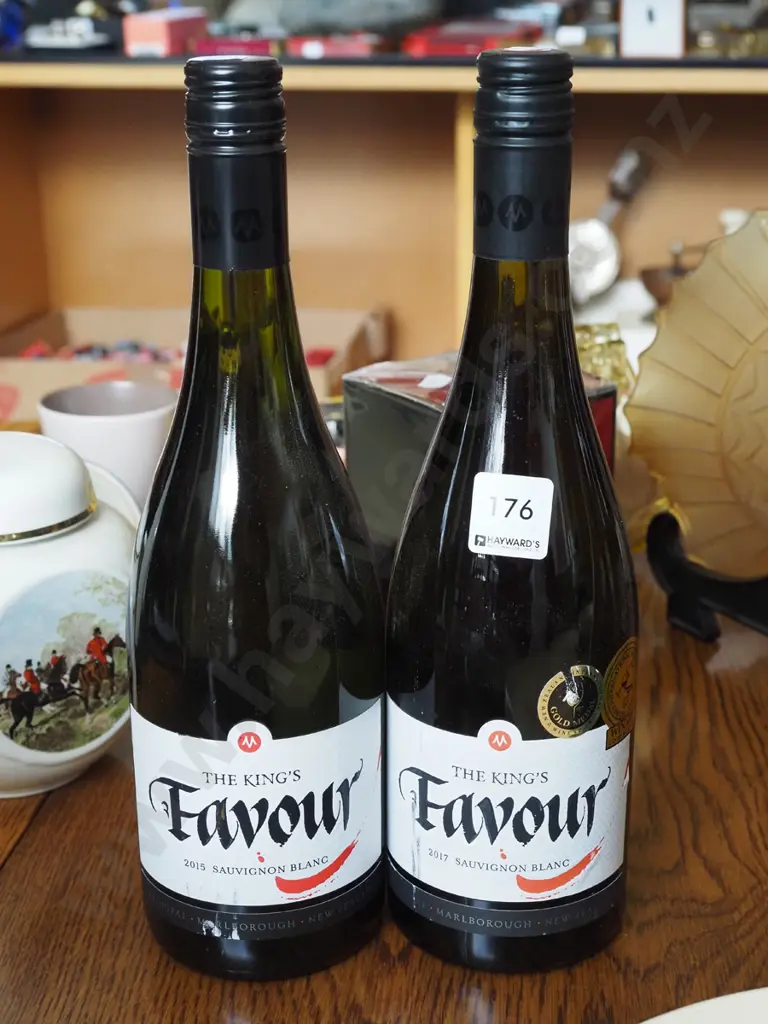 2x bottles The Kings Favour 2017 sauvignon blanc Image 1++