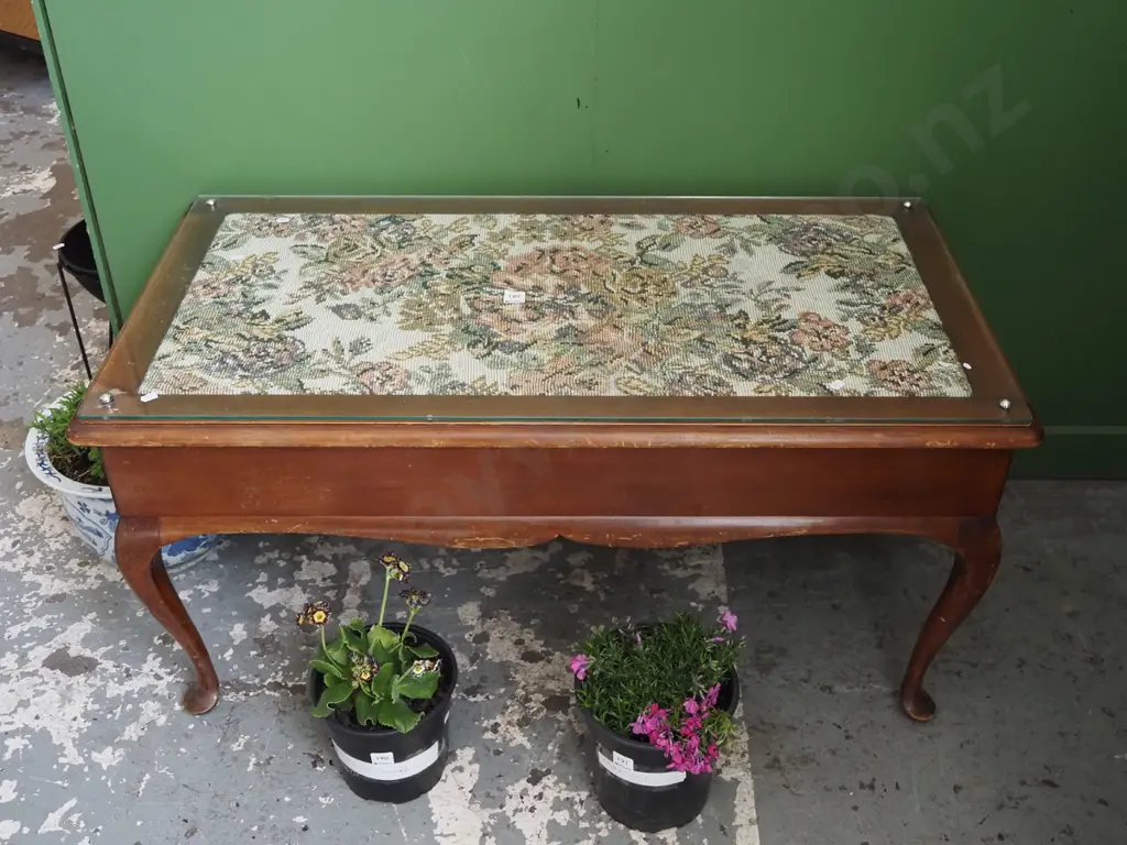 cab leg tapestry and glass top lift up storage coffee table H500 W1020 D530 Image 1++