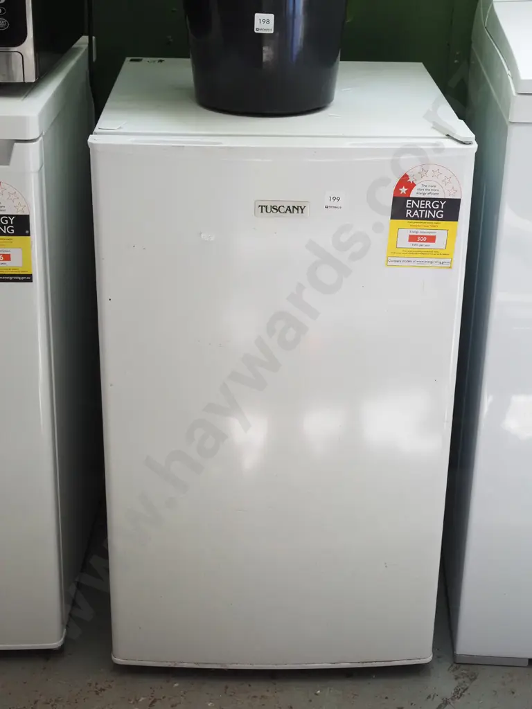 Tuscany underbench freezer H840 W500 D560 Image 1++