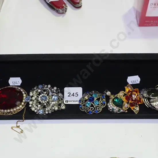 various costume brooches, pendant