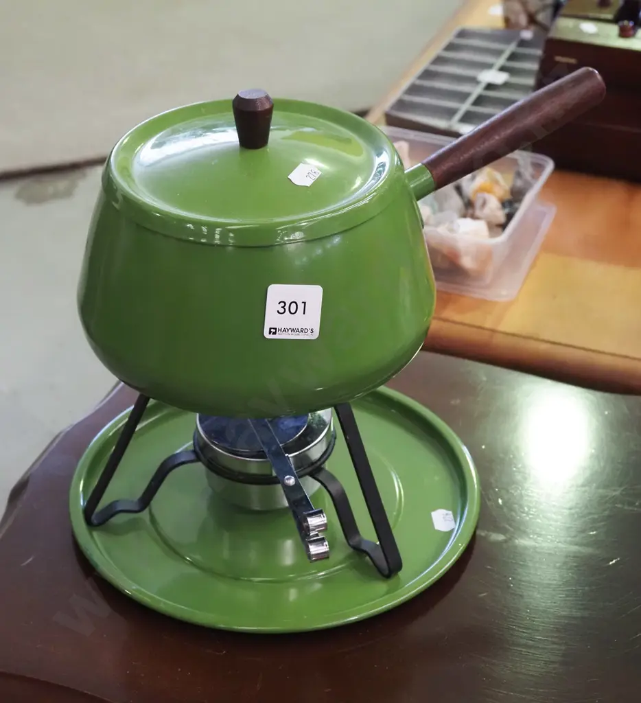 green enamel fondue set - no forks Image 1++