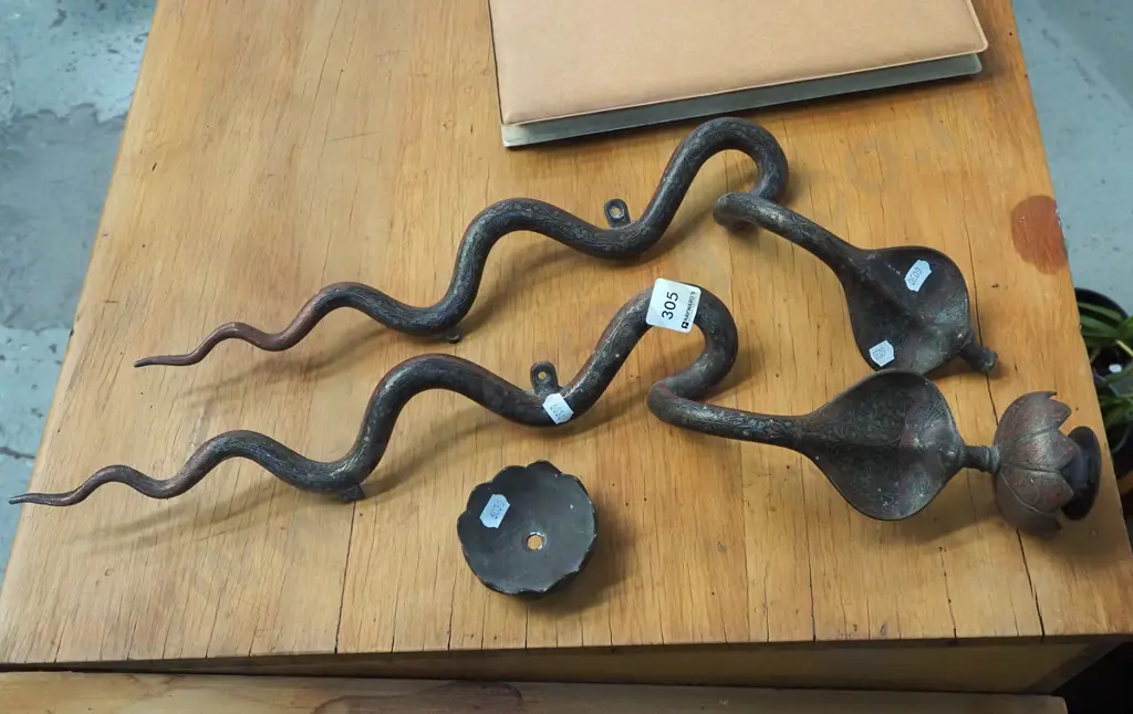 2x brass cobra wall mounted candlesticks - 1 top needs attention Image 1++