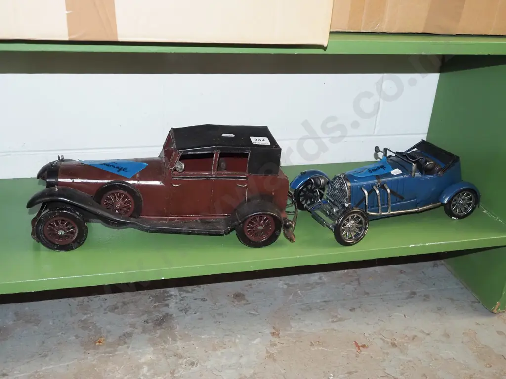 2x metal vintage vehicles - some damage Image 1++