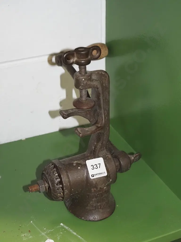 vintage bench top mincer  Image 1++
