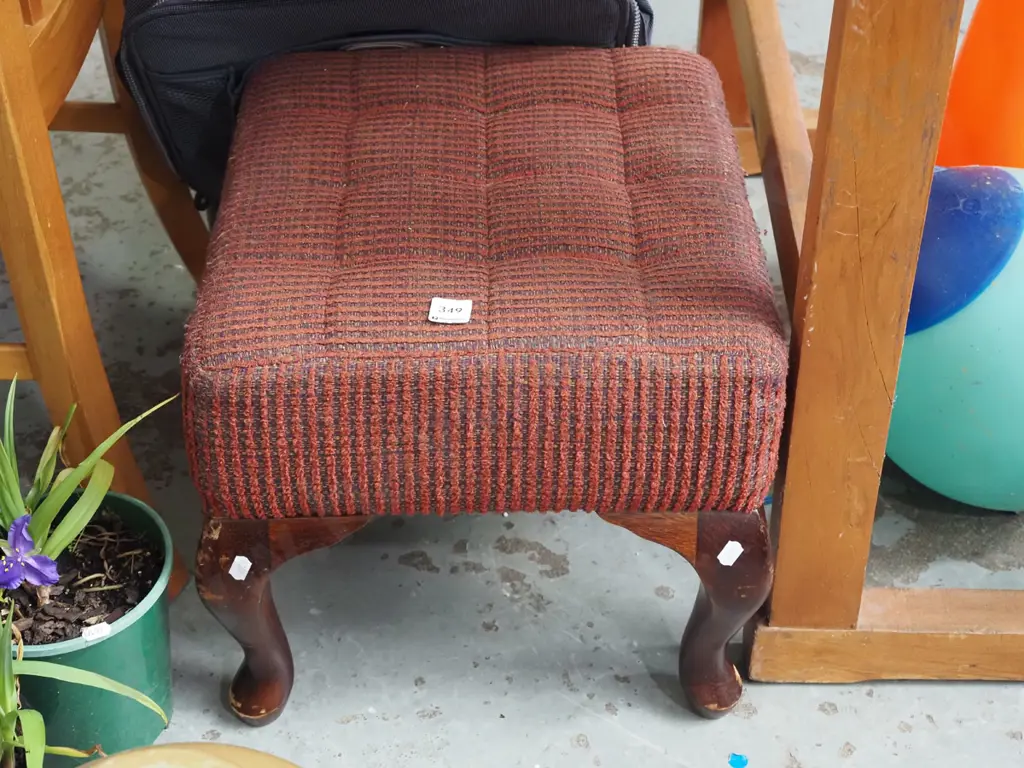 cab leg upholstered footstool Image 1++