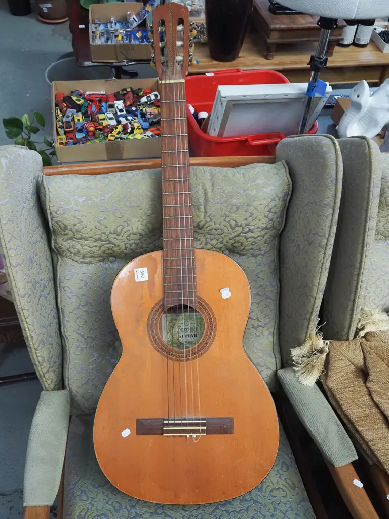 Suzuki acoustic guitar Image 1++