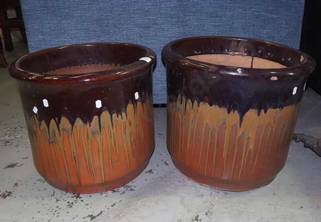 pair of matching trickle glazed garden planters H320 Diam355 Image 1++