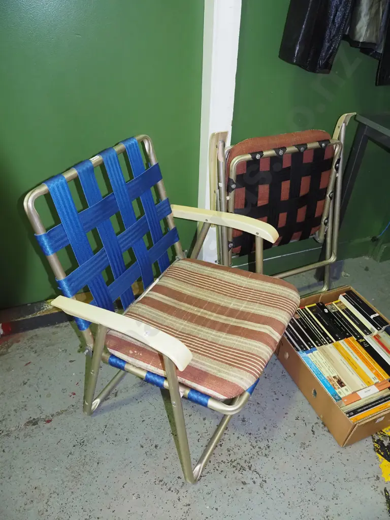 2x camping chairs Image 1++