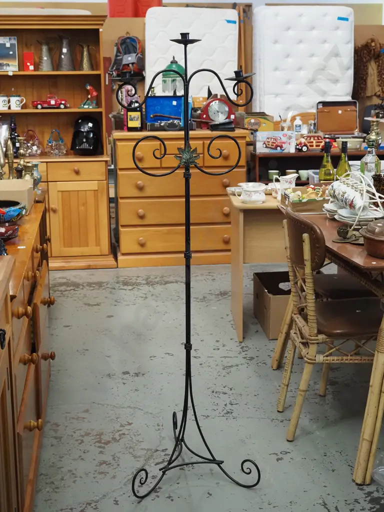 wrought metal candelabra Image 1++