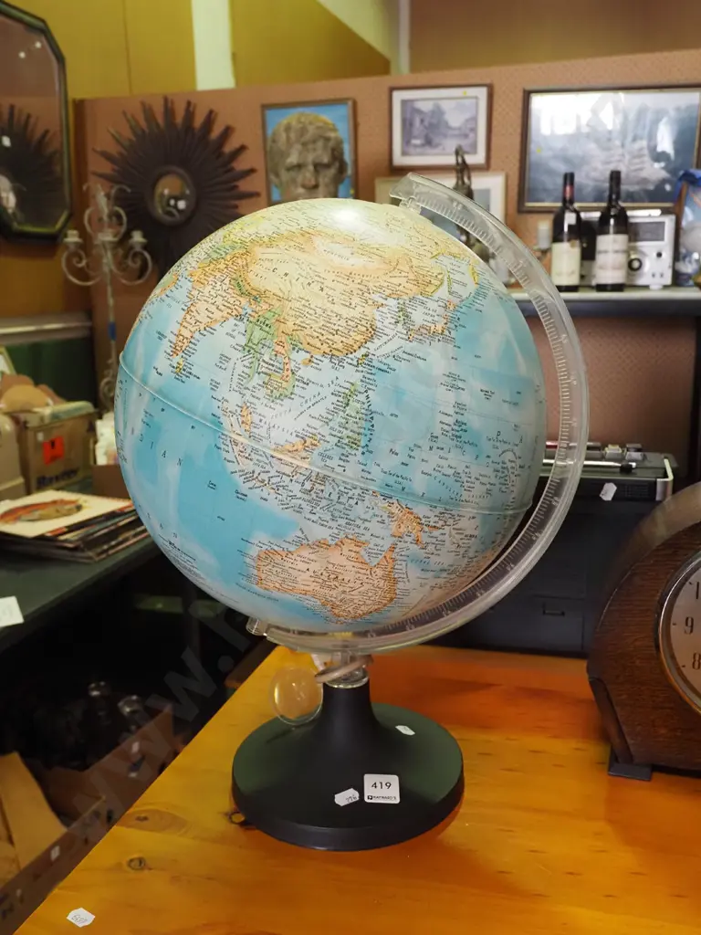 world globe H440 Image 1++