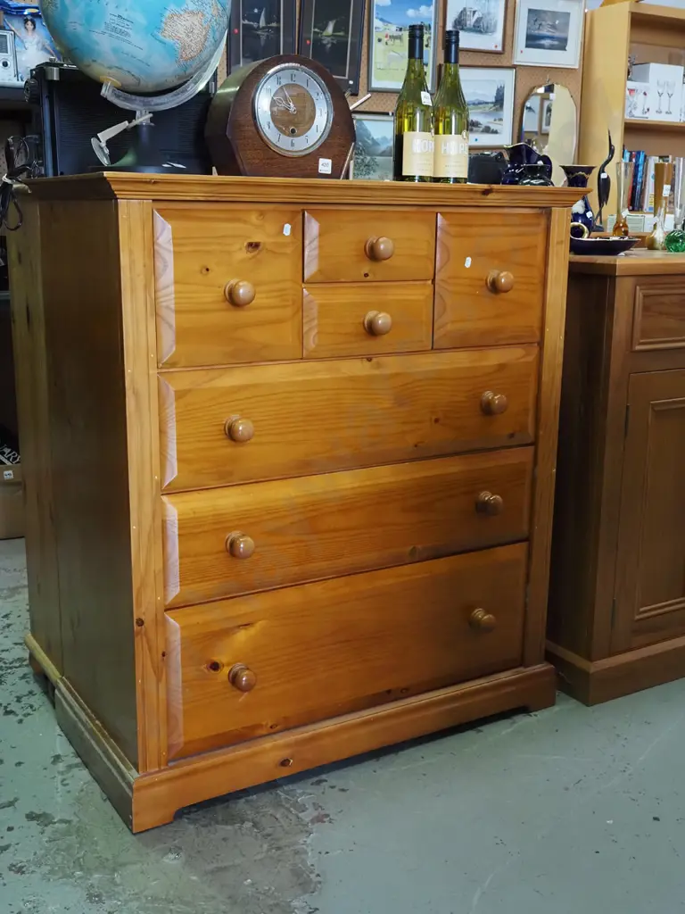 solid pine 7 drawer tall boy H1030 W910 D445 Image 1++