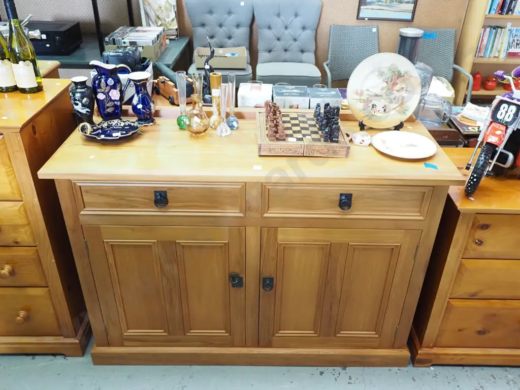 solid rimu buffet sideboard - 2 doors, 2 drawers H905 W1320 D450 Image 1++