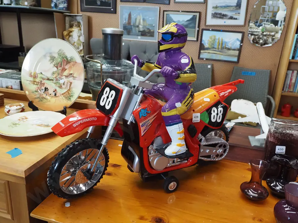plastic toy motorcycle and rider H460 Image 1++