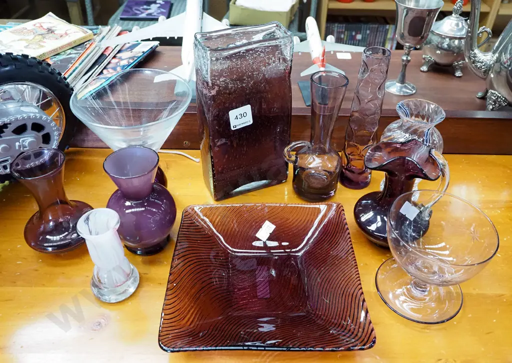 purple glass items; bowl, jug etc Image 1++