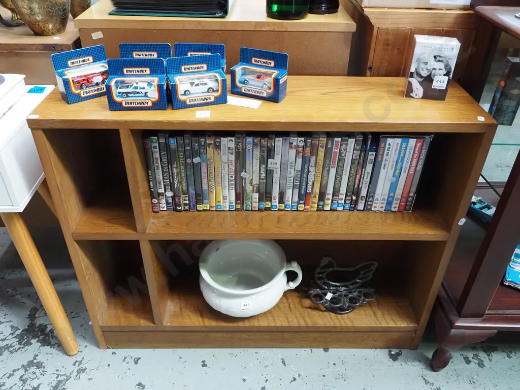 solid oak bookcase H660 W840 D225 Image 1++