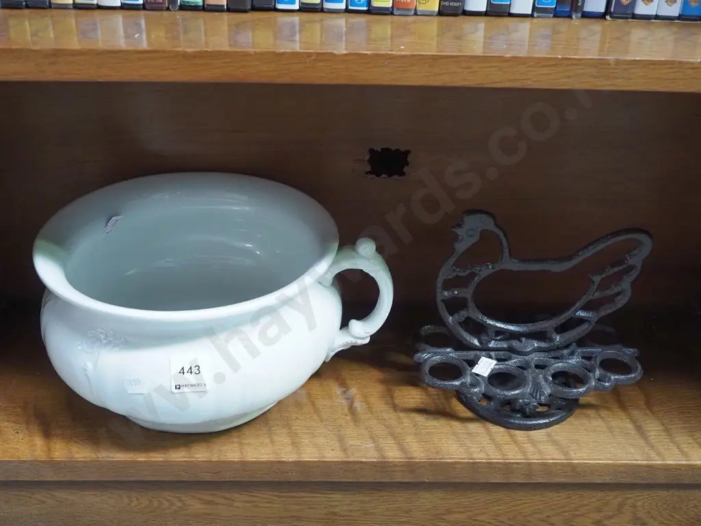 guzunder, cast iron poultry themed egg holder Image 1++