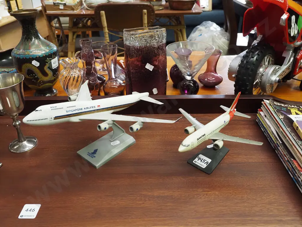 2x plastic airline models on stands - Qantus and Singapore Airlines Image 1++