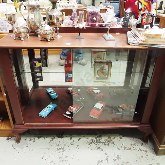 cab leg mahogany china cabinet - top needs attention H800 W1050 D330