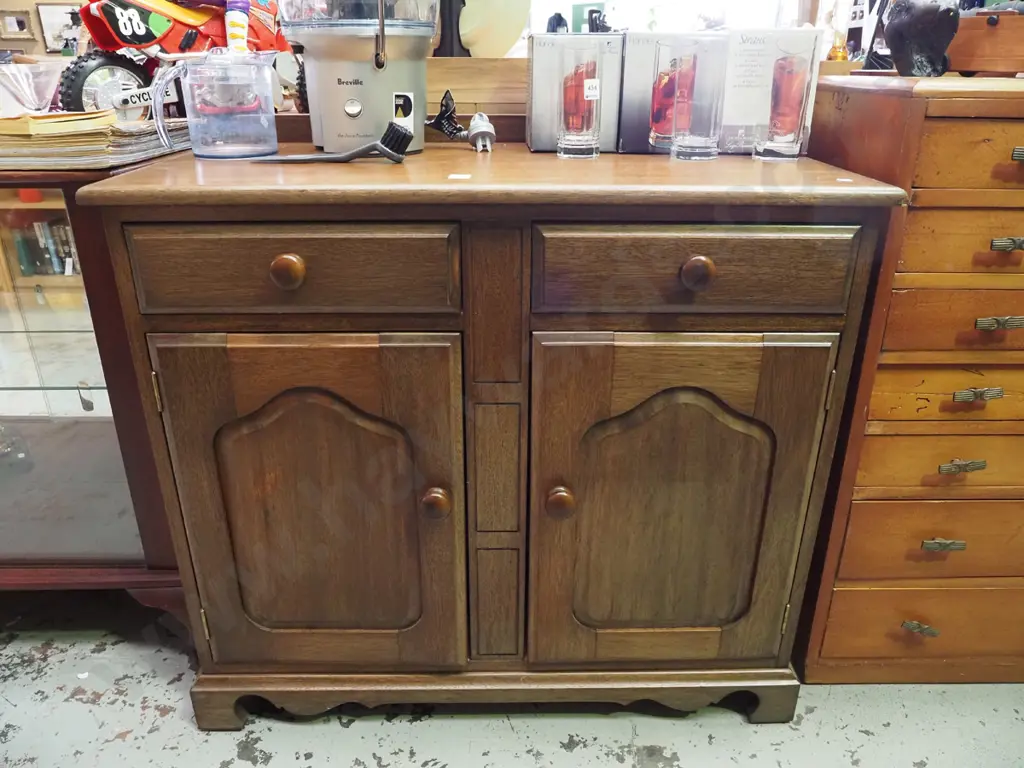 oak 2 door 2 drawer buffet sideboard with internal cutlery trays H820 W910 D445 Image 1++