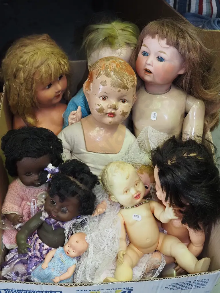 box of dolls Image 1++