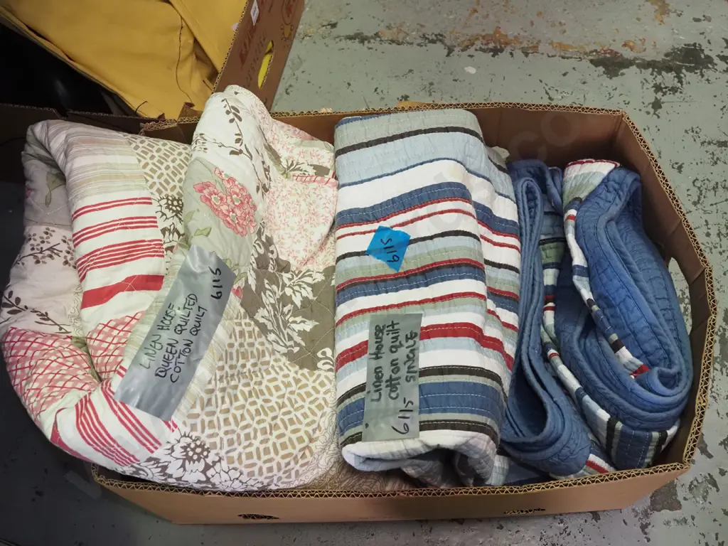 single bed cotton quilt, queen cotton quilt - some marks Image 1++